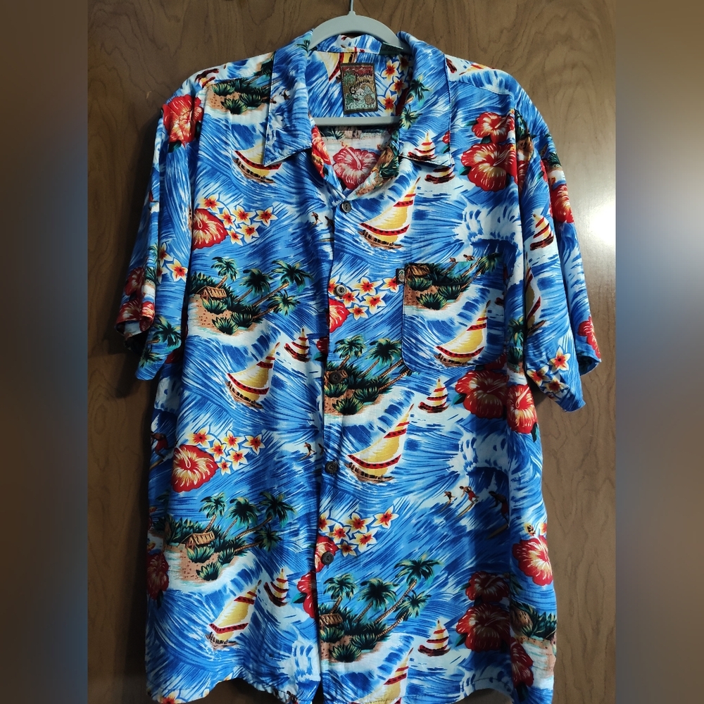Pineapple Connection Men's Button Up Hawaiian Shirt.  Size XL.  Short Sleeves